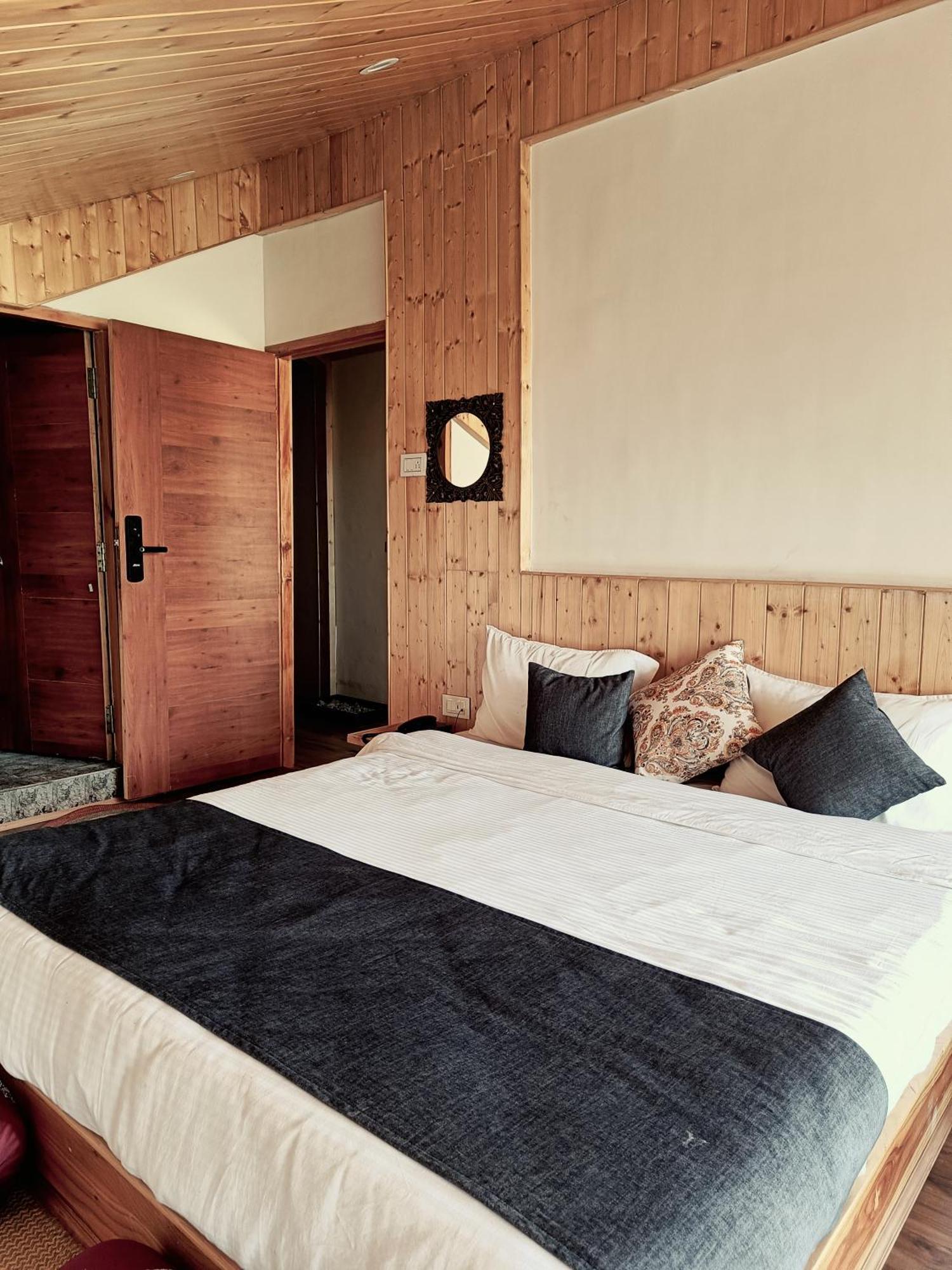 Trimounts-A Boutique Hotel & Wellnes Center In Tirthan Valley Banjar Екстер'єр фото
