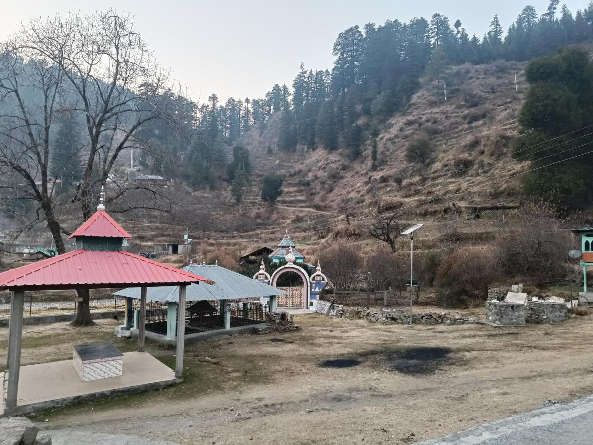 Trimounts-A Boutique Hotel & Wellnes Center In Tirthan Valley Banjar Екстер'єр фото